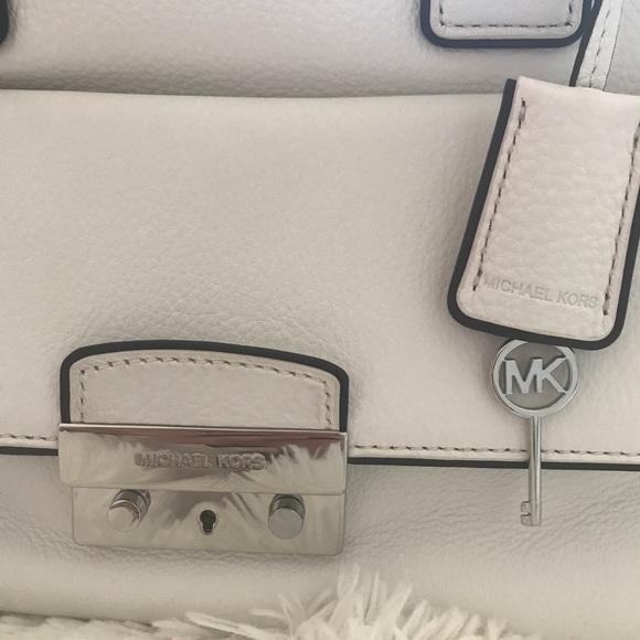 Michael Kors Bag with lots of zippers - Picture 3 of 8